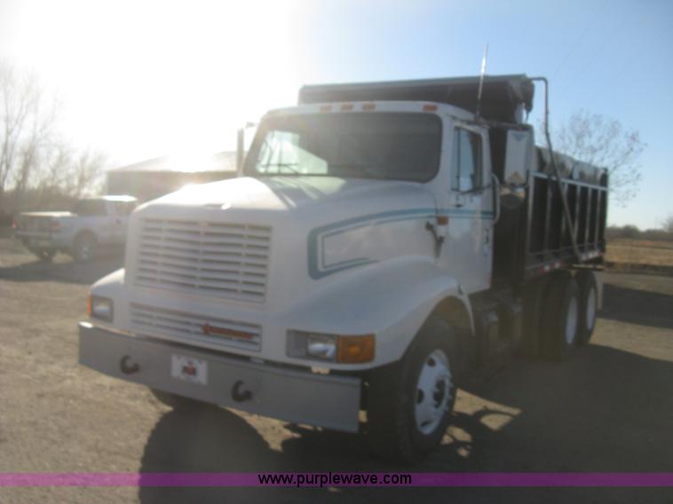 image for item I5747 2000 International F2674 dump truck