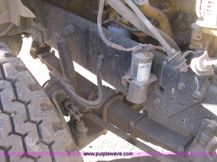 image for item I5747 2000 International F2674 dump truck