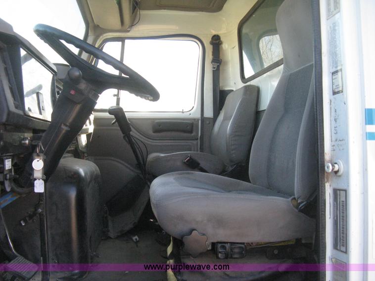 image for item I5747 2000 International F2674 dump truck