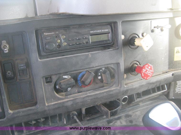 image for item I5747 2000 International F2674 dump truck