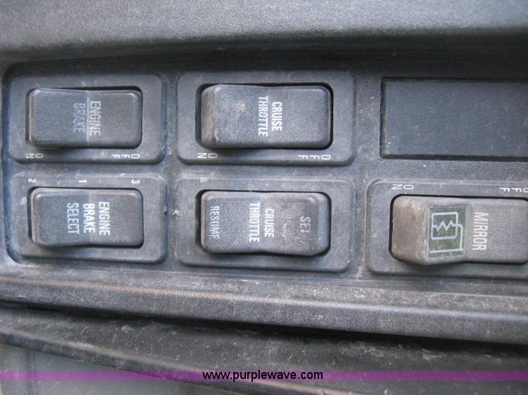 image for item I5747 2000 International F2674 dump truck