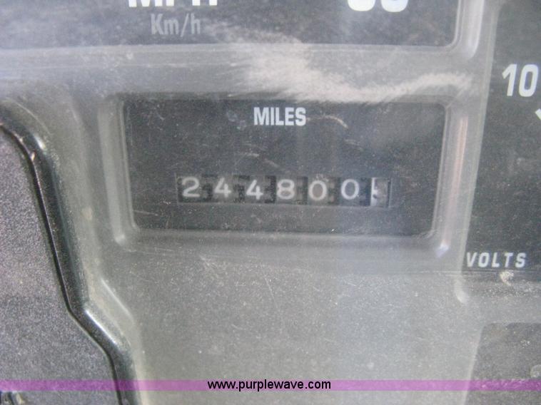 image for item I5747 2000 International F2674 dump truck