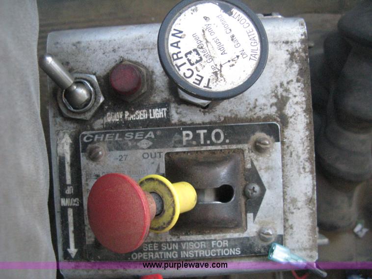 image for item I5747 2000 International F2674 dump truck