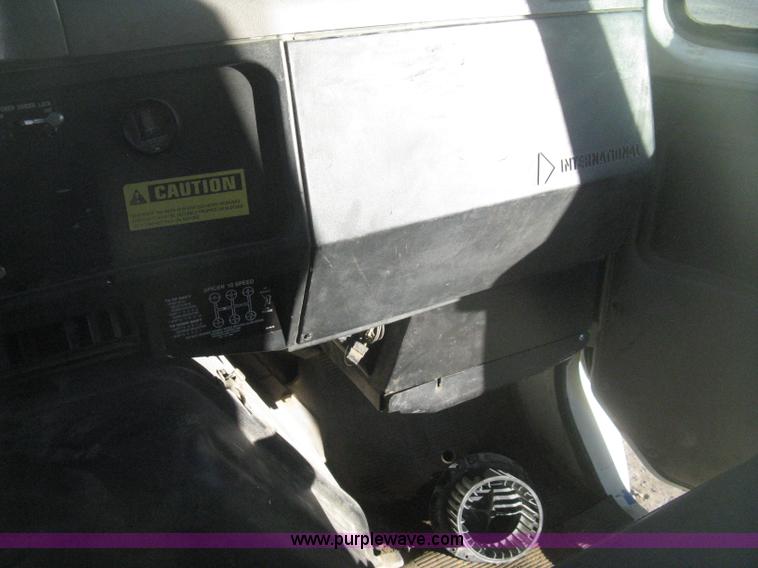 image for item I5747 2000 International F2674 dump truck