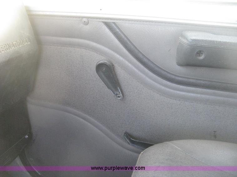 image for item I5747 2000 International F2674 dump truck