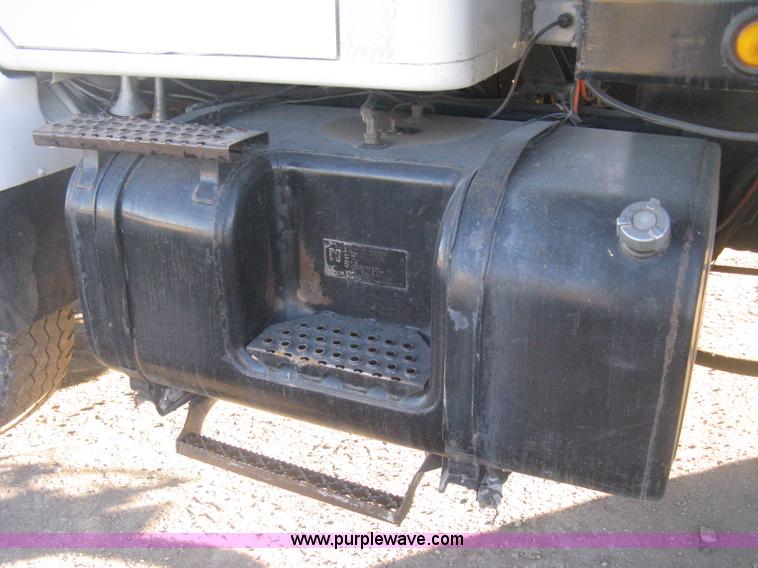 image for item I5747 2000 International F2674 dump truck