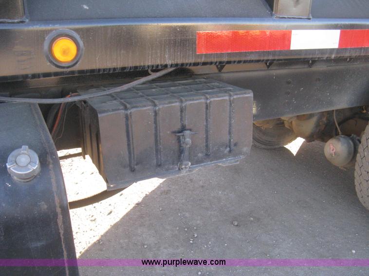 image for item I5747 2000 International F2674 dump truck