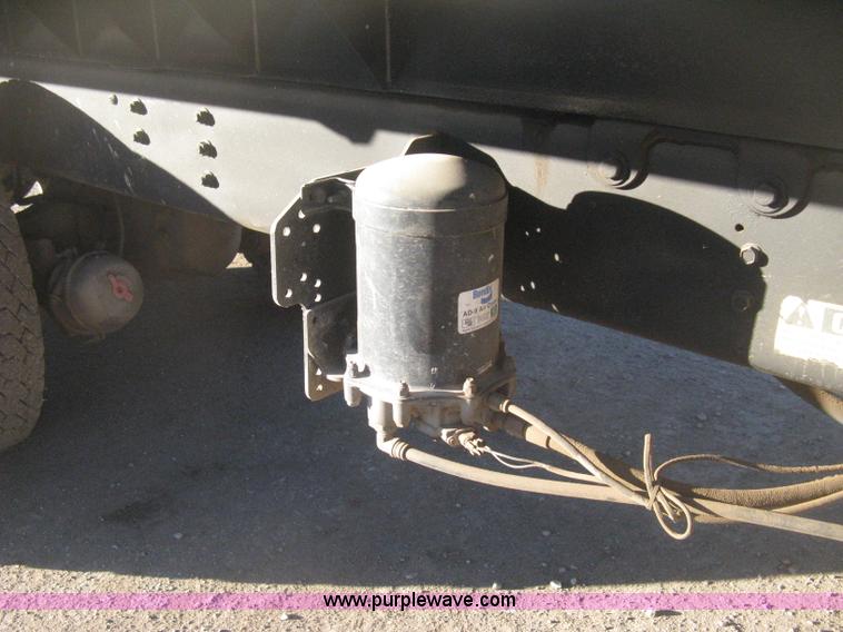 image for item I5747 2000 International F2674 dump truck