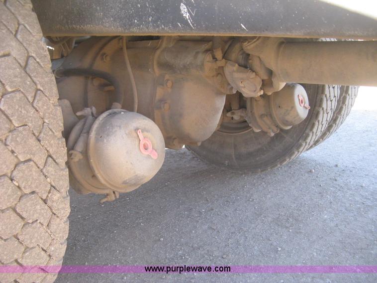 image for item I5747 2000 International F2674 dump truck