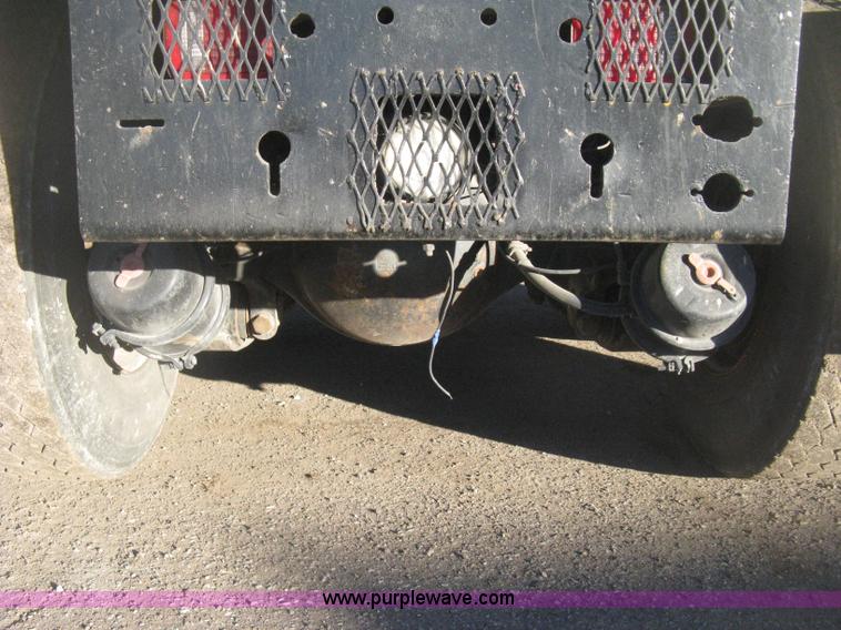 image for item I5747 2000 International F2674 dump truck