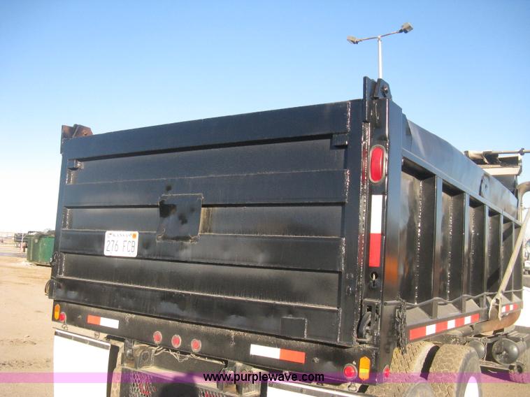 image for item I5747 2000 International F2674 dump truck