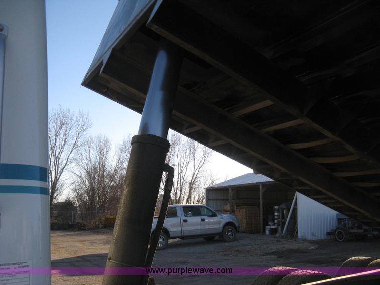 image for item I5747 2000 International F2674 dump truck