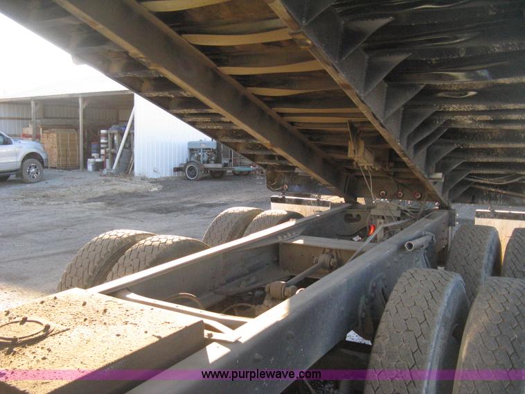 image for item I5747 2000 International F2674 dump truck