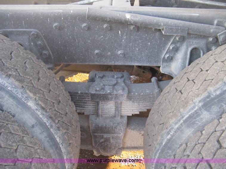 image for item I5747 2000 International F2674 dump truck