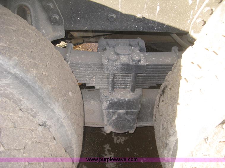 image for item I5747 2000 International F2674 dump truck