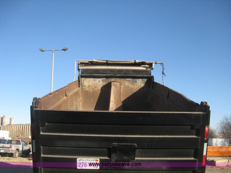 image for item I5747 2000 International F2674 dump truck