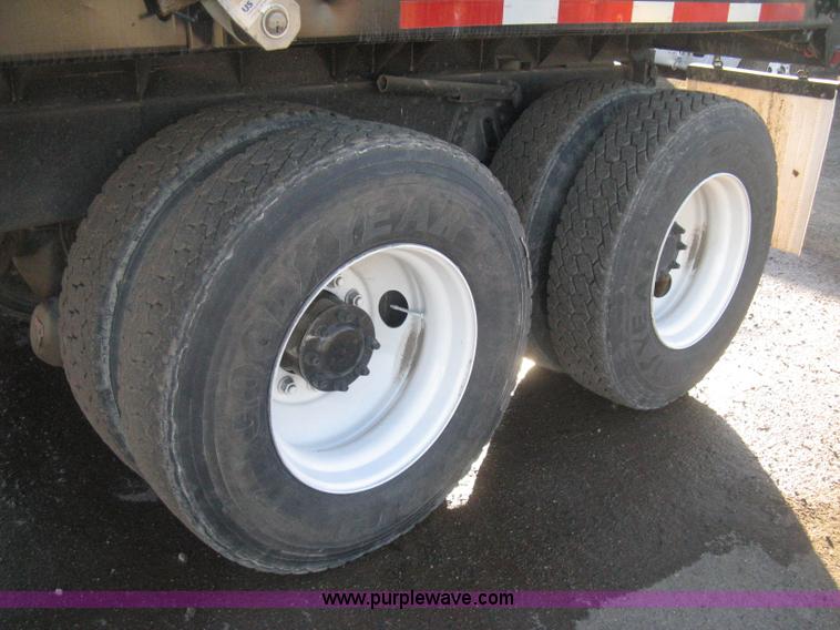 image for item I5747 2000 International F2674 dump truck