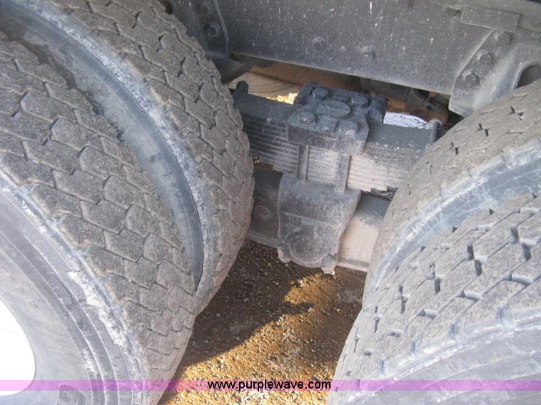 image for item I5747 2000 International F2674 dump truck