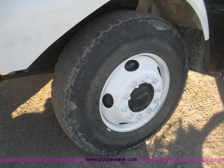 image for item I5747 2000 International F2674 dump truck