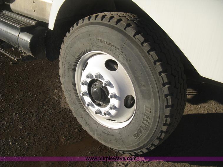 image for item I5747 2000 International F2674 dump truck