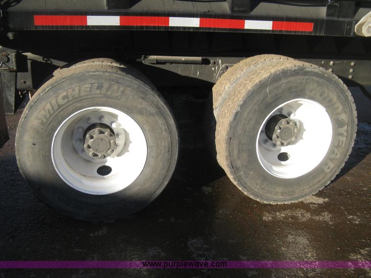 image for item I5747 2000 International F2674 dump truck