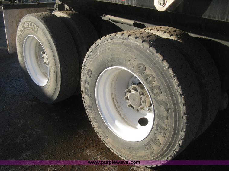 image for item I5747 2000 International F2674 dump truck