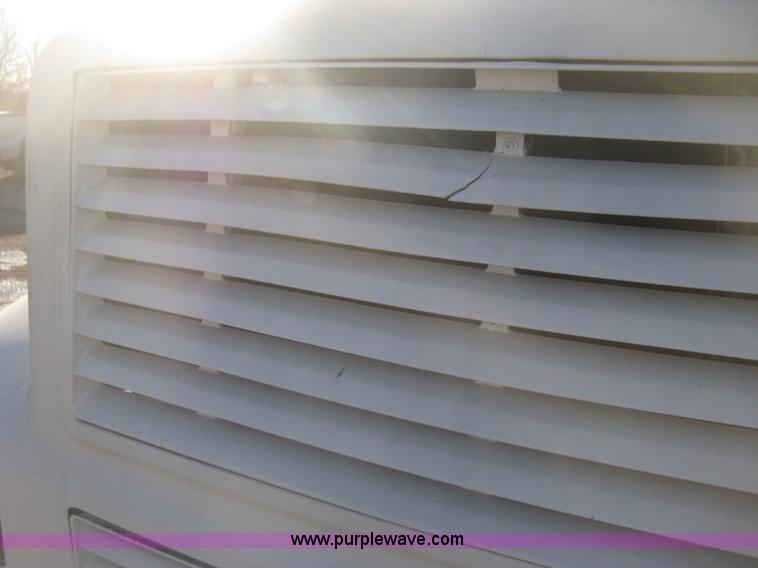 image for item I5747 2000 International F2674 dump truck