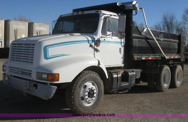 image for item I5748 2001 International F2674 dump truck