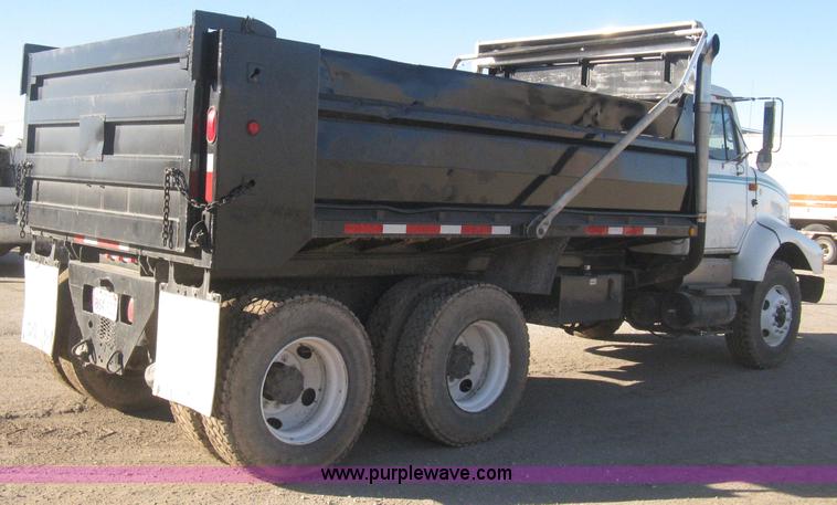 image for item I5748 2001 International F2674 dump truck