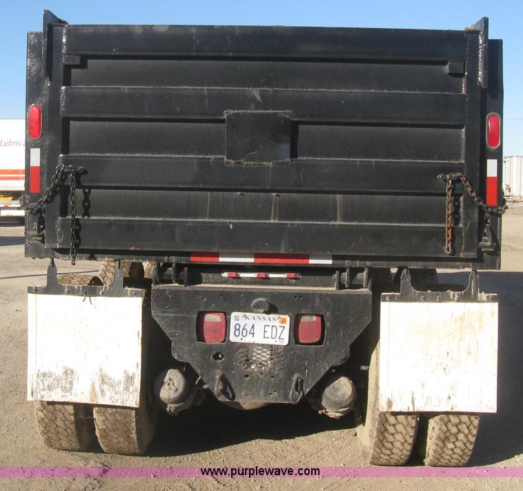image for item I5748 2001 International F2674 dump truck