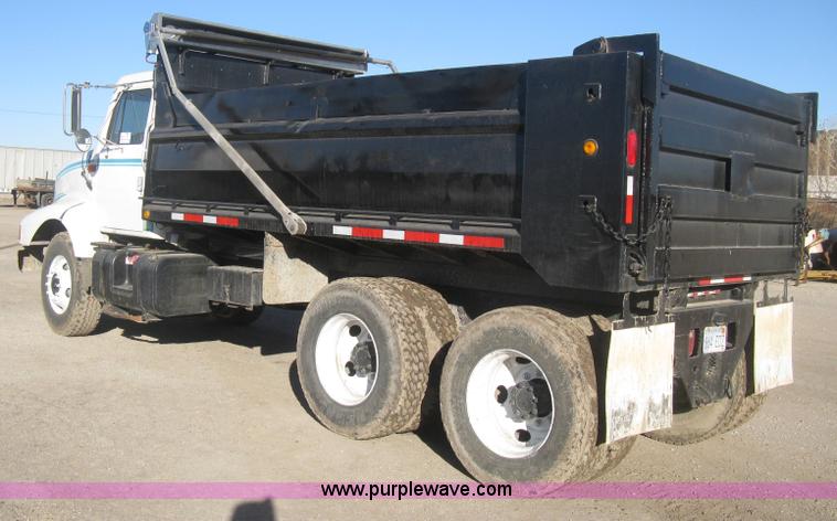 image for item I5748 2001 International F2674 dump truck