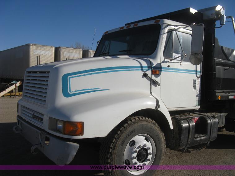 image for item I5748 2001 International F2674 dump truck