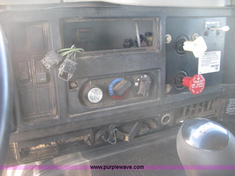 image for item I5748 2001 International F2674 dump truck