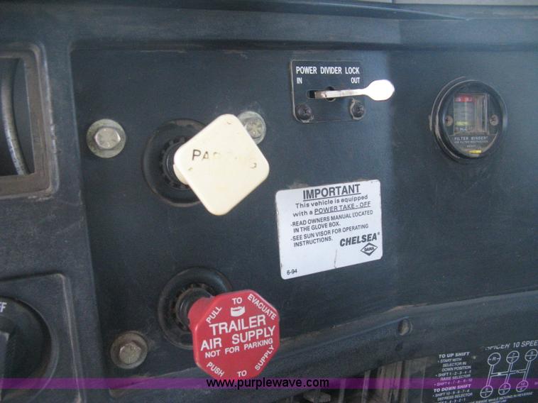 image for item I5748 2001 International F2674 dump truck