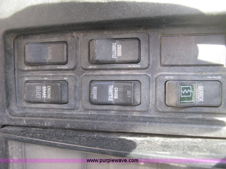 image for item I5748 2001 International F2674 dump truck