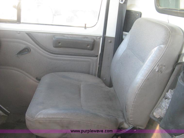 image for item I5748 2001 International F2674 dump truck