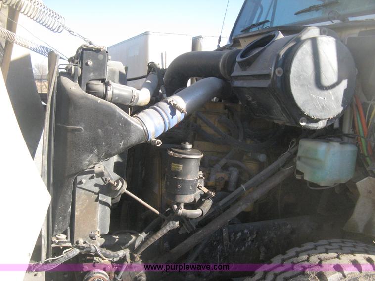 image for item I5748 2001 International F2674 dump truck