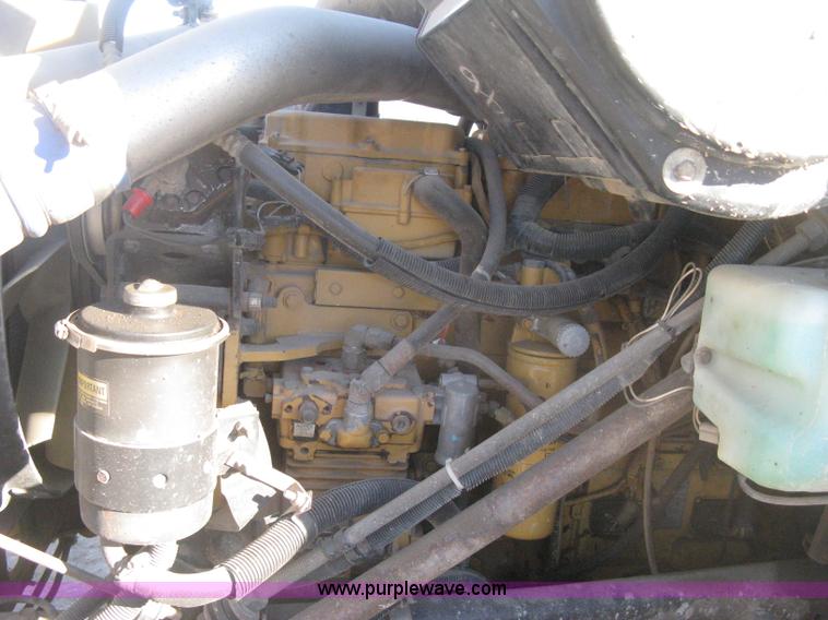 image for item I5748 2001 International F2674 dump truck