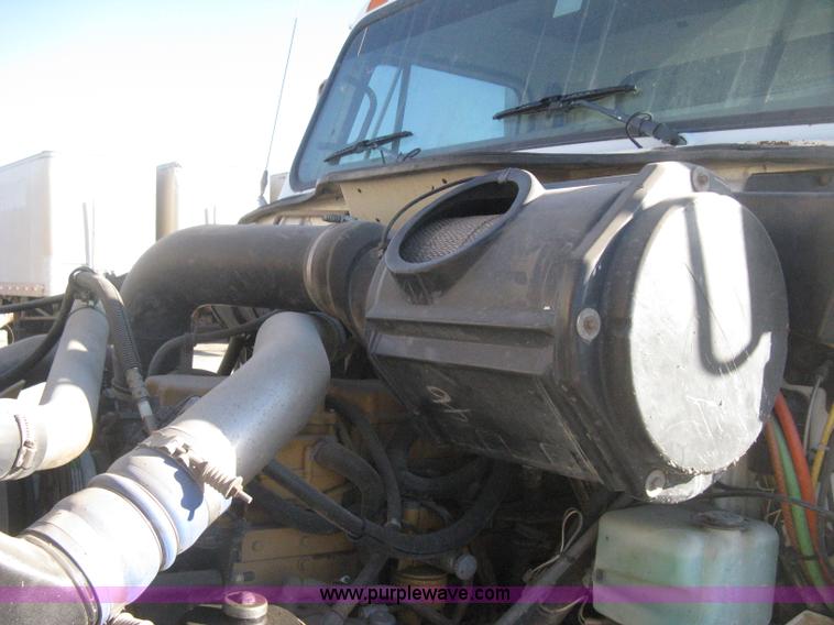 image for item I5748 2001 International F2674 dump truck