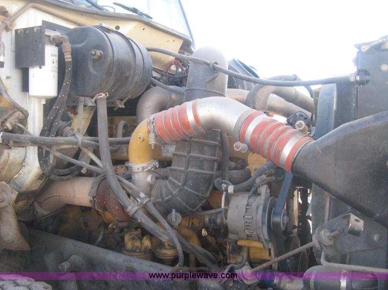 image for item I5748 2001 International F2674 dump truck