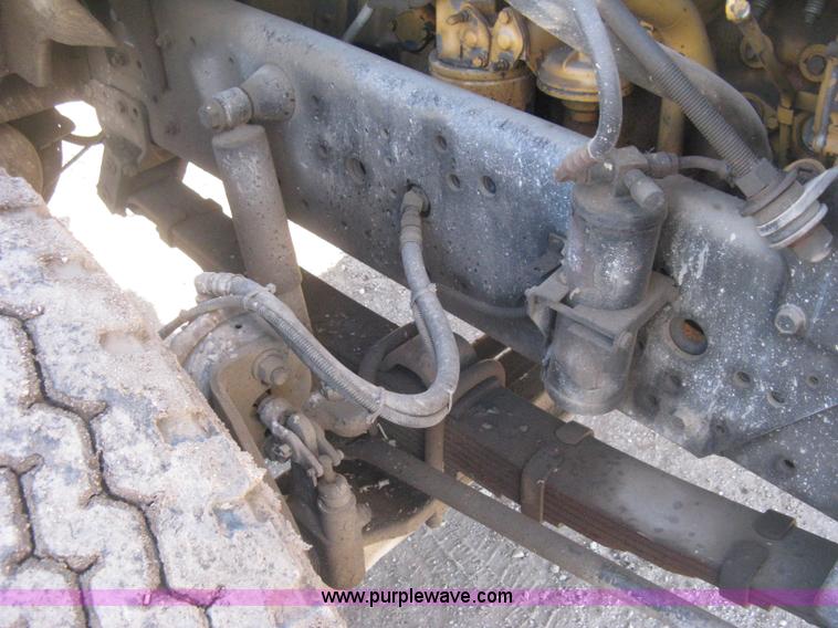 image for item I5748 2001 International F2674 dump truck