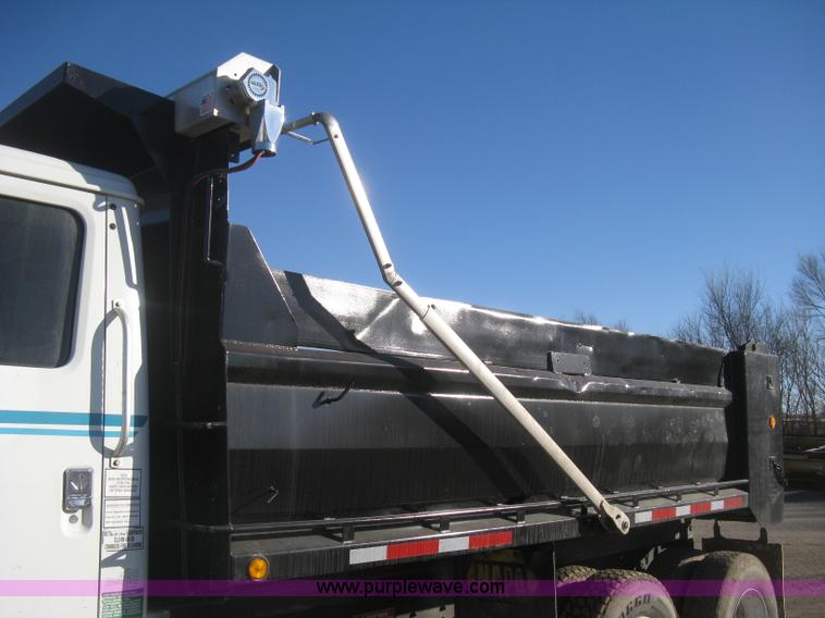 image for item I5748 2001 International F2674 dump truck