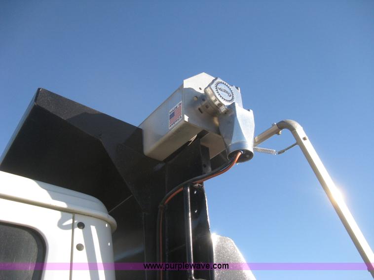 image for item I5748 2001 International F2674 dump truck