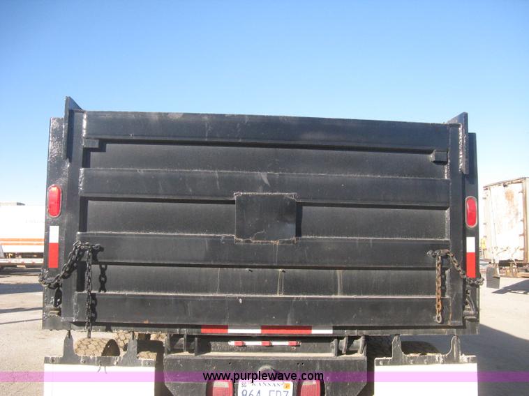 image for item I5748 2001 International F2674 dump truck