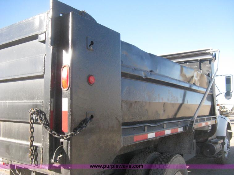image for item I5748 2001 International F2674 dump truck