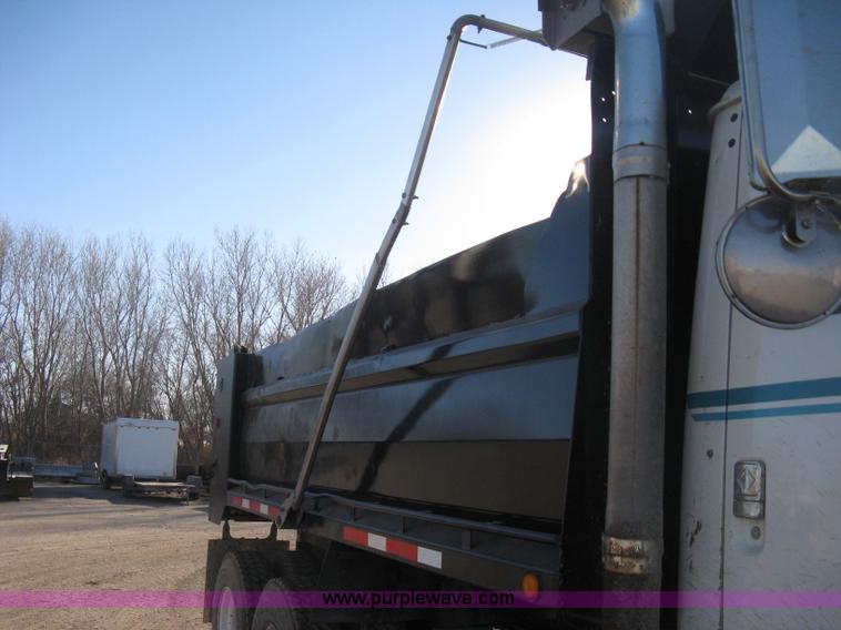 image for item I5748 2001 International F2674 dump truck