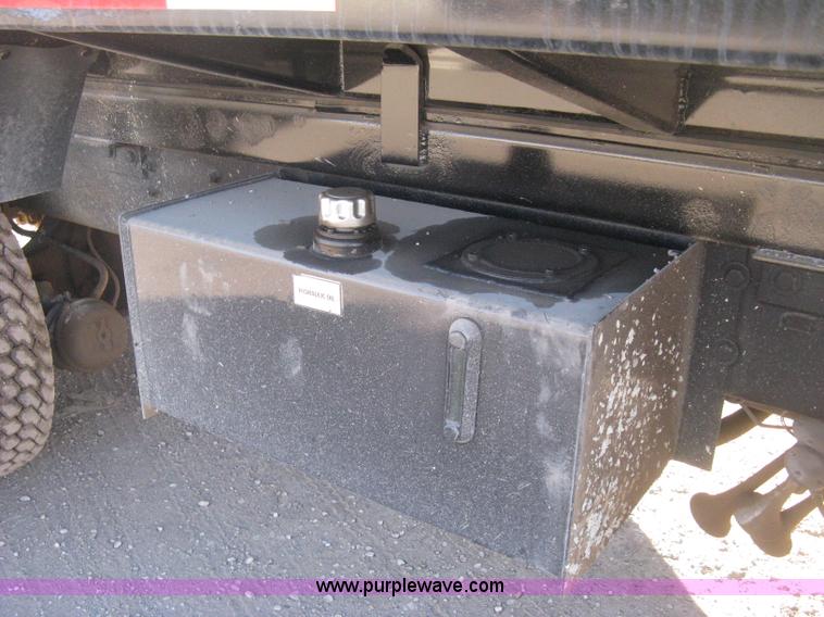 image for item I5748 2001 International F2674 dump truck