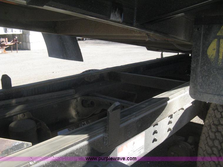 image for item I5748 2001 International F2674 dump truck