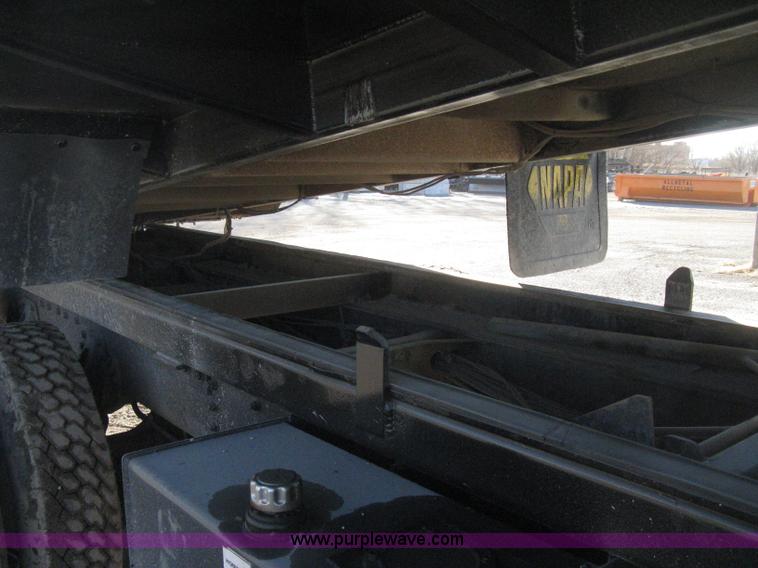 image for item I5748 2001 International F2674 dump truck