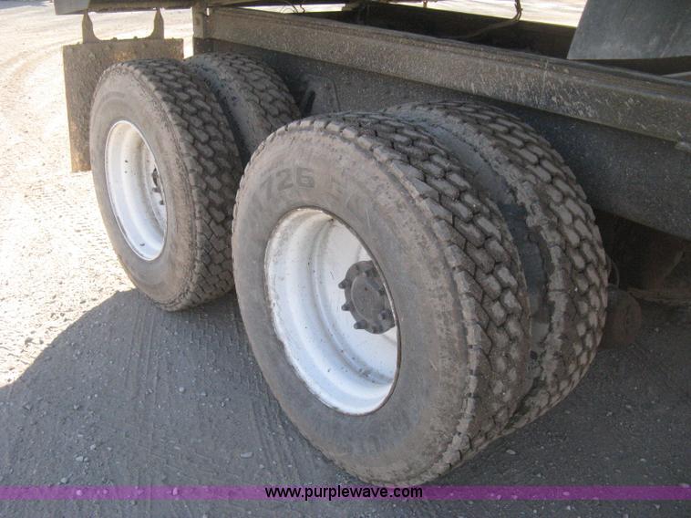 image for item I5748 2001 International F2674 dump truck